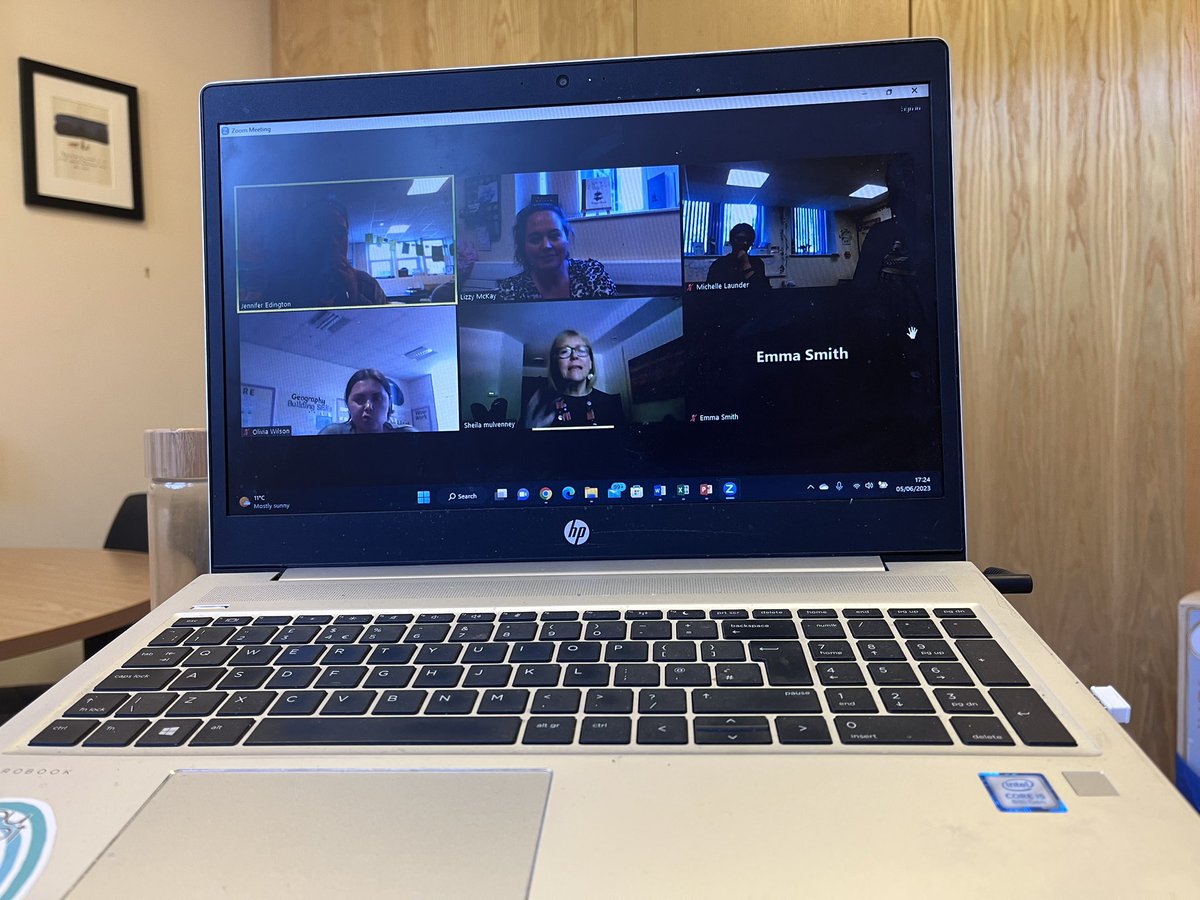 Waterprimary's tweet photo. Another great training session on attachment and trauma with @sheilattuned #behaviouriscommunication https://t.co/wzCpXMmaat