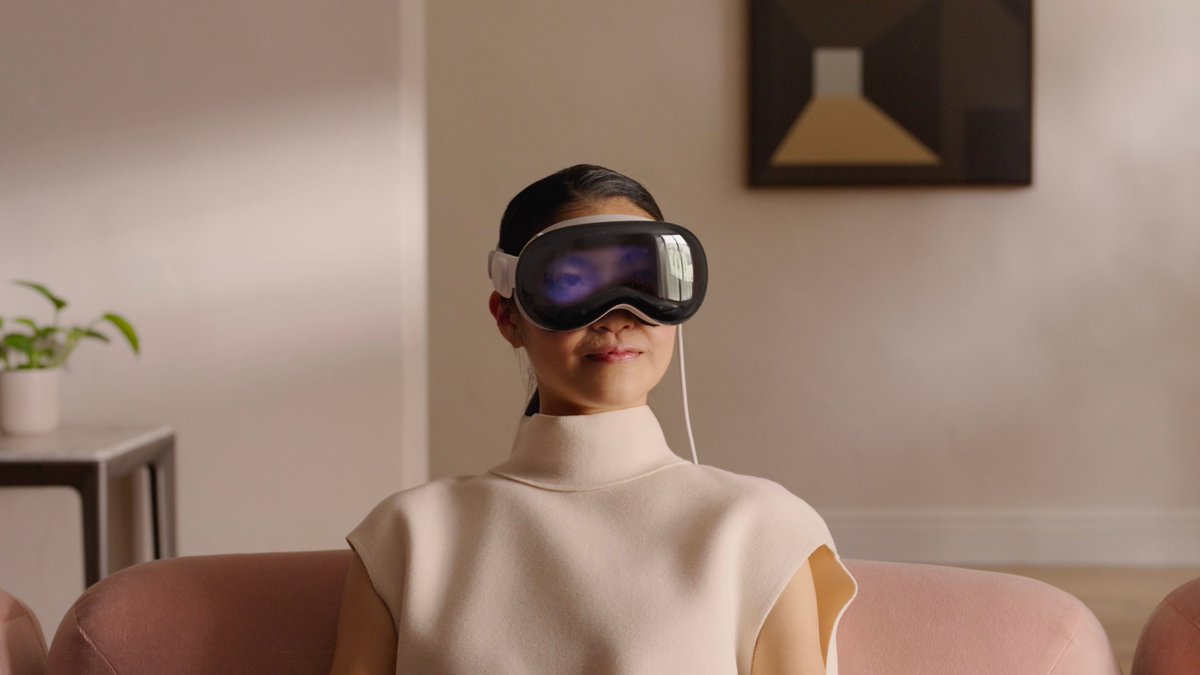 MorningBrew's tweet image. Okay so the Vision Pro is wild
You scroll through apps using your eyes
Then select by tapping your fingers
No haptic controls necessary