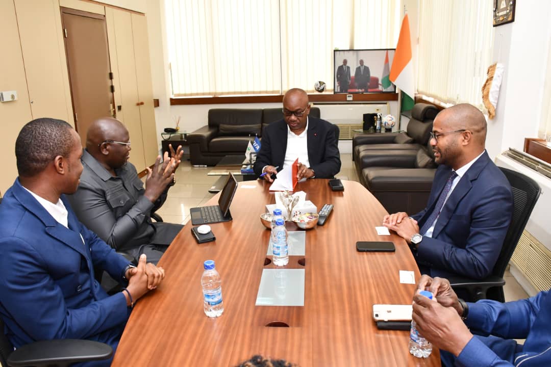 Une délégation de l’UNESCO a échangé avc le Président de la FIF, M. Yacine Idriss Diallo autour de l’héritage de la Coupe d’Afrique des Nations qui se tiendra en CIV en 2024 et de la co-construction d'activités avec des mesures d'impact. 
Création d'emplois pr ls jeunes