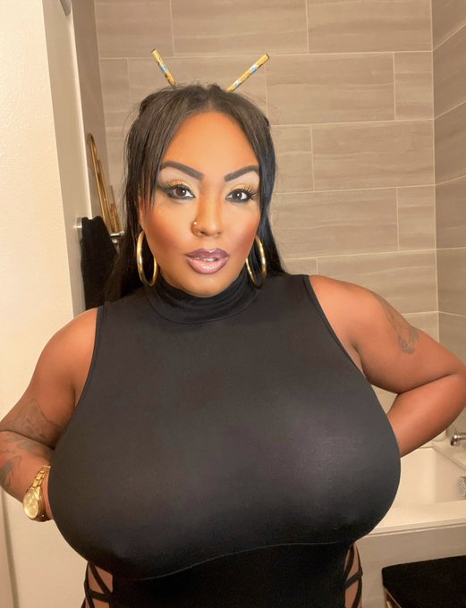 Definitely a handful 😏🍈🍈 wanna see more? 😋 https://t.co/7JOFra1Jqo #dallas #texas #onlyfans #allnatural<a href="/tag/texas"class="tags"><span>#texas</span></a><a href="/tag/allnatural"class="tags"><span>#allnatural</span></a><a href="/tag/dallas"class="tags"><span>#dallas</span></a><a href="/tag/onlyfans"class="tags"><span>#onlyfans</span></a>