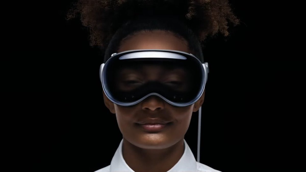 iDeviceCare's tweet photo. Apple has unveiled its mixed-reality headset, the Vision Pro, its ambitious launch of a new platform that will make waves in the AR market. #AR #WWDC23 #visionpro https://t.co/znE0gDYKkR
