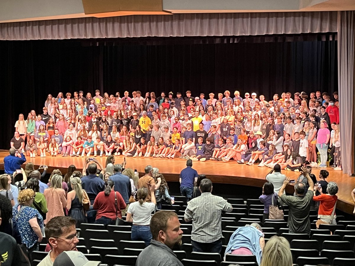 L_Washington12's tweet photo. Congratulations to SMS Honors’ Students! What a wonderful way to recognize their hard work and dedication to academics! #sascompass #smslearn https://t.co/nKbGqhgFIF