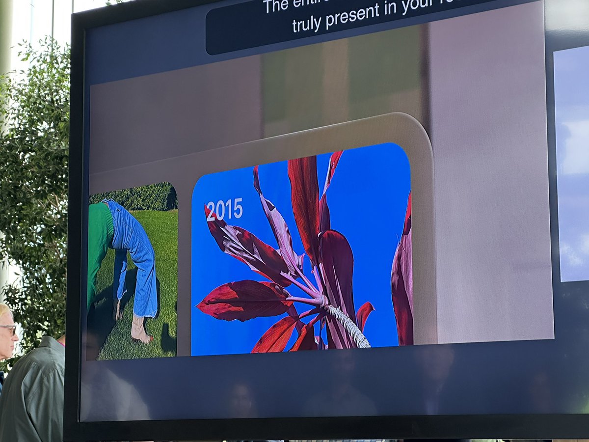 Et voici Apple Vision Pro, un masque de réalité mixte qui permet d’alterner réalité virtuelle et augmentée, se contrôle à la voix, aux doigts et au regard. Ne coupe pas du monde extérieur présent aux côté de l’écran affichée et de l’interface 3D #WWDC23