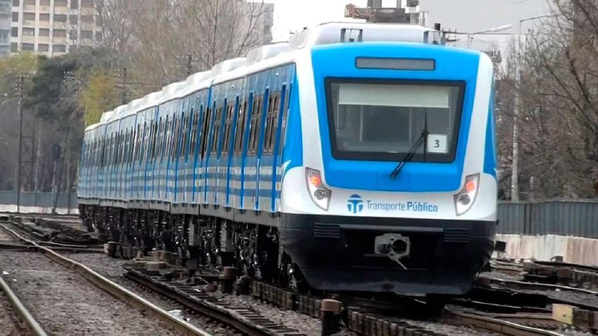 fmentransito's tweet photo. ⚠️ Atención #TrenSarmiento | Demoras ⚠️

El servicio se encuentra reducido entre estaciones Moreno - Liniers por accidente en Flores https://t.co/VsKKZklroZ