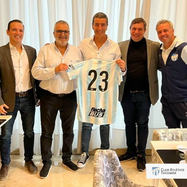 ATOficial's tweet photo. #Institucional 🏟

➡ Atlético Tucumán firmó contrato con la empresa @Clever_Soft para la digitalización del sistema societario y de venta de entradas, aportando herramientas para mejorar la experiencia de los asociados y de todas las actividades sociales y deportivas de nuestra institución. 

👊  #VamosDecano 💙🤍