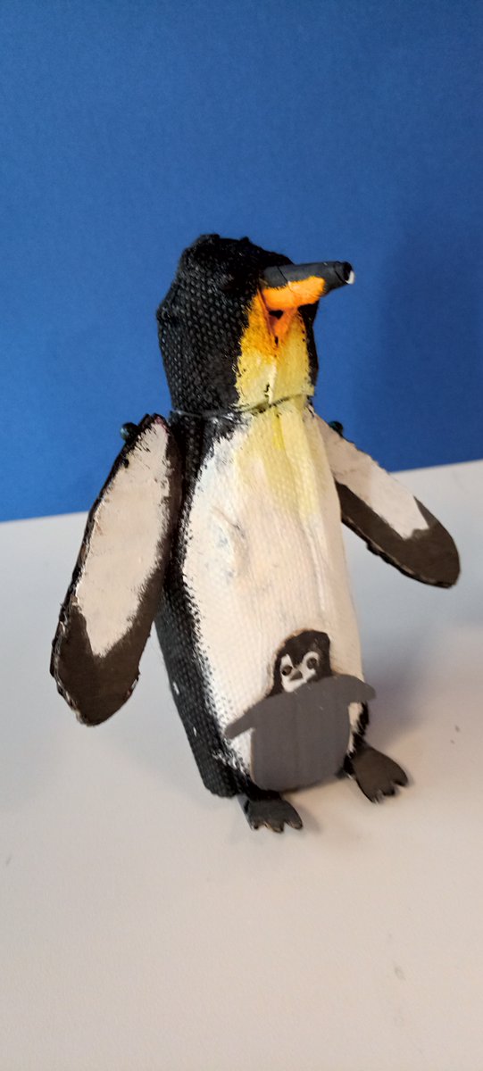 oeildelamer's tweet photo. Maquette de manchot royal océanographe(donc avec sa balise) et son making of😃@AdoptaFloat https://t.co/Gp96UgRZZe