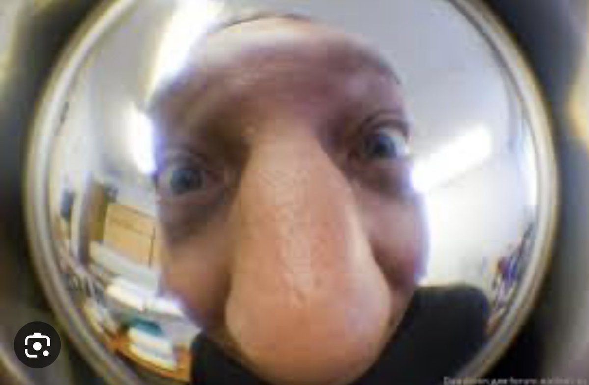JrNunga's tweet photo. When you use Facetime with #apple Vision Pro 😂😂😂 https://t.co/itMopDQe29