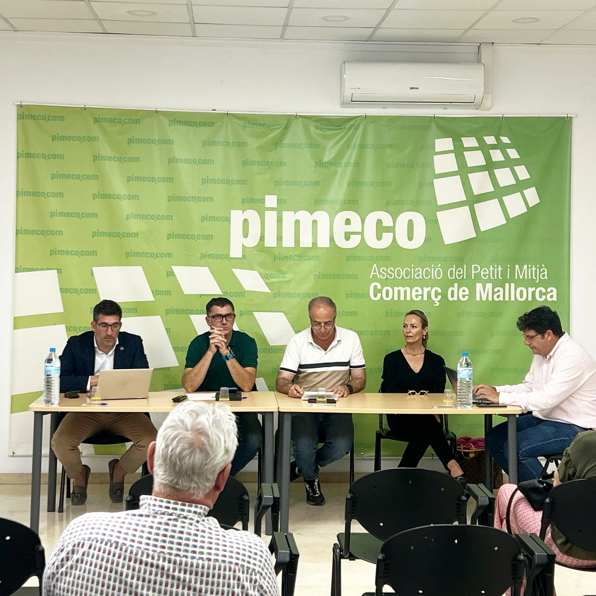 ⚠️Comença l’Assemblea anual general de #Pimeco. 
👉🏻El president de la patronal, Toni Fuster, fa balanç de l’any 2022 en el sector del #petitcomerç. 
<a href="/tonifusterb/">Toni Fuster</a> @busquetsbernat