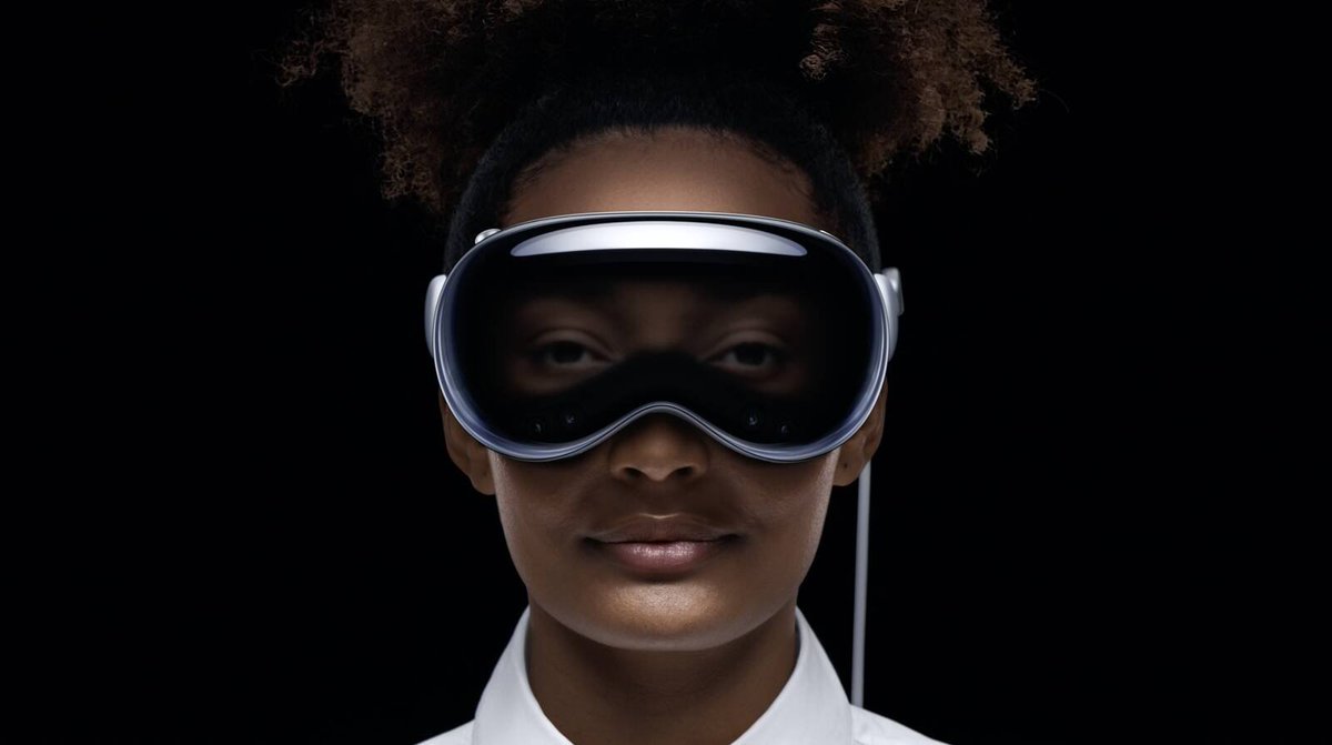 Mediavenir's tweet image. 🍎 FLASH - Apple annonce la sortie de l’#AppleVisionPro, son premier casque de réalité mixte (virtuelle et augmentée), à 3.499 dollars. Il se contrôlera par les yeux, les mains, les doigts et la voix, et sera disponible début 2024. #WWDC23