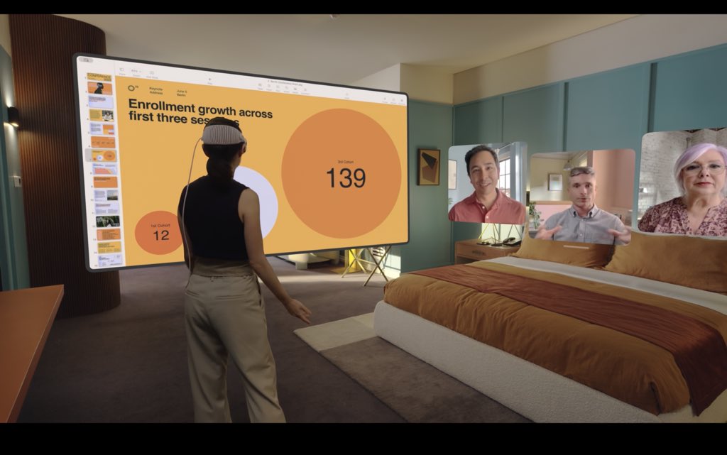 Mediavenir's tweet image. 🍎 FLASH - Apple annonce la sortie de l’#AppleVisionPro, son premier casque de réalité mixte (virtuelle et augmentée), à 3.499 dollars. Il se contrôlera par les yeux, les mains, les doigts et la voix, et sera disponible début 2024. #WWDC23