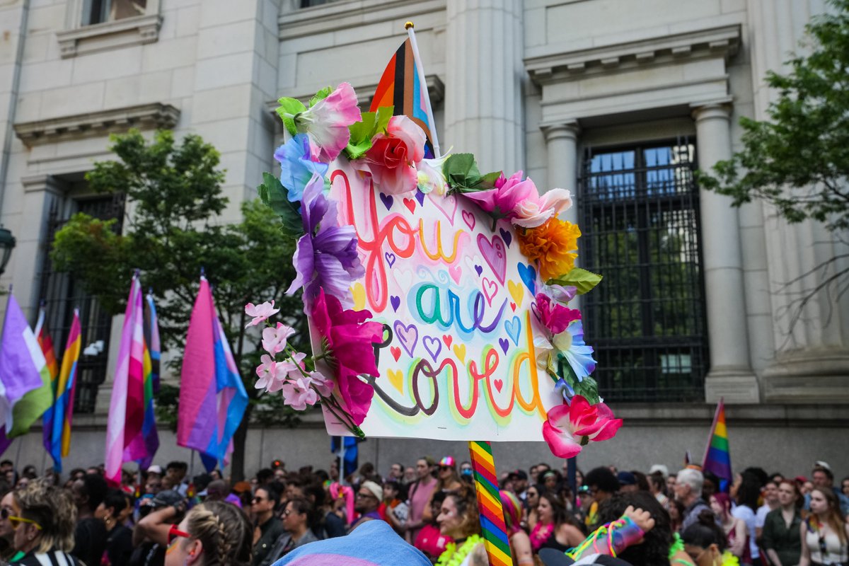 It was a celebration of love, light, and liberation at yesterday's Pride Parade & Festival presented by @galaeiphilly.

Find more inclusive LGBTQ+ activities in Philadelphia ➡ bit.ly/discoverPHL_LG…

#PrideMonth #PHLDiversity