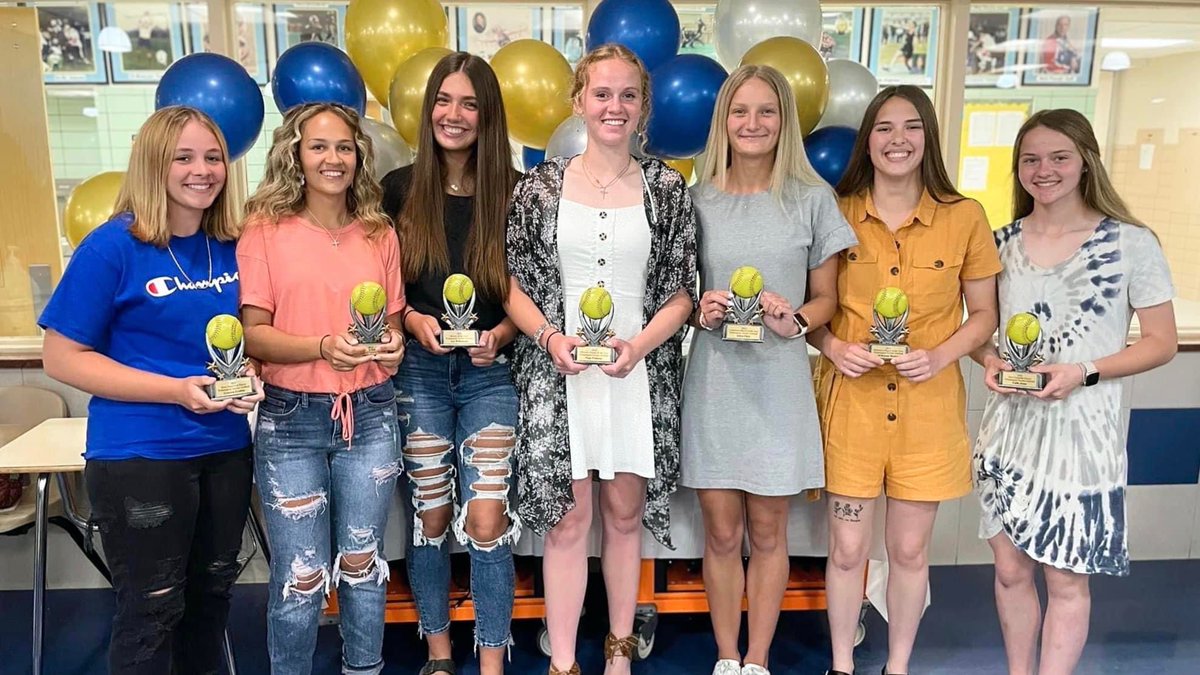 Wilmington_SB's tweet photo. πππ₯ππ In honor of our upcoming banquet, a walk down memory laneβ¦a few shots from our 2022 softball banquet!! #HoundsAsOne πππ₯ππ https://t.co/xZFGC8Ug7a
