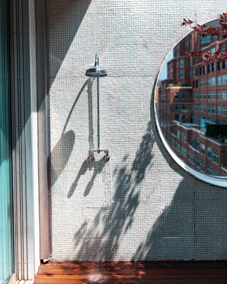 A shower under the open sky, the best way to soak up the summer 🚿