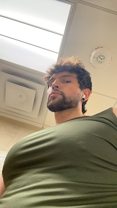 Titties https://t.co/ImminMBuRF