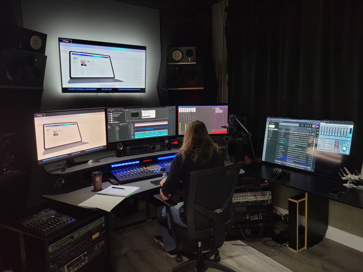 IG1com's tweet photo. Happy Monday and Happy June!
Let's edit! ๐ฌ
#videoproduction #editing #itsgoodtobetheking #editbay https://t.co/g2uBuIgA1x