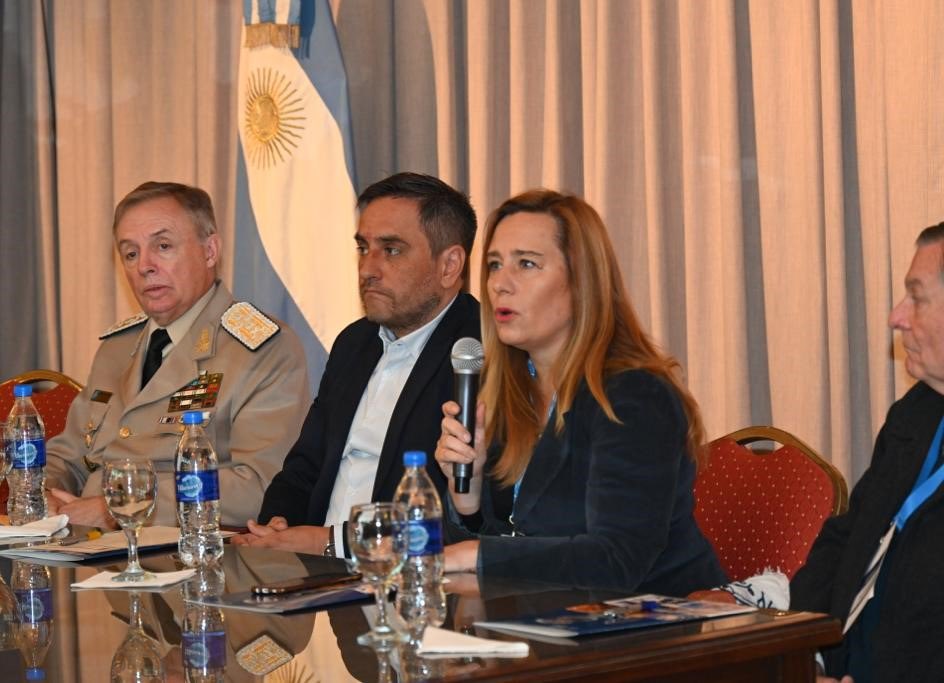 silvialaruffa's tweet photo. El ambiente es un bien jurídico tutelado por la política de seguridad que define el ministro @FernandezAnibal , tanto en lo que hace a su política criminal como de gestión integral del riesgo. 

#DiaMundialDelAmbiente https://t.co/2EIt4RVwnL
