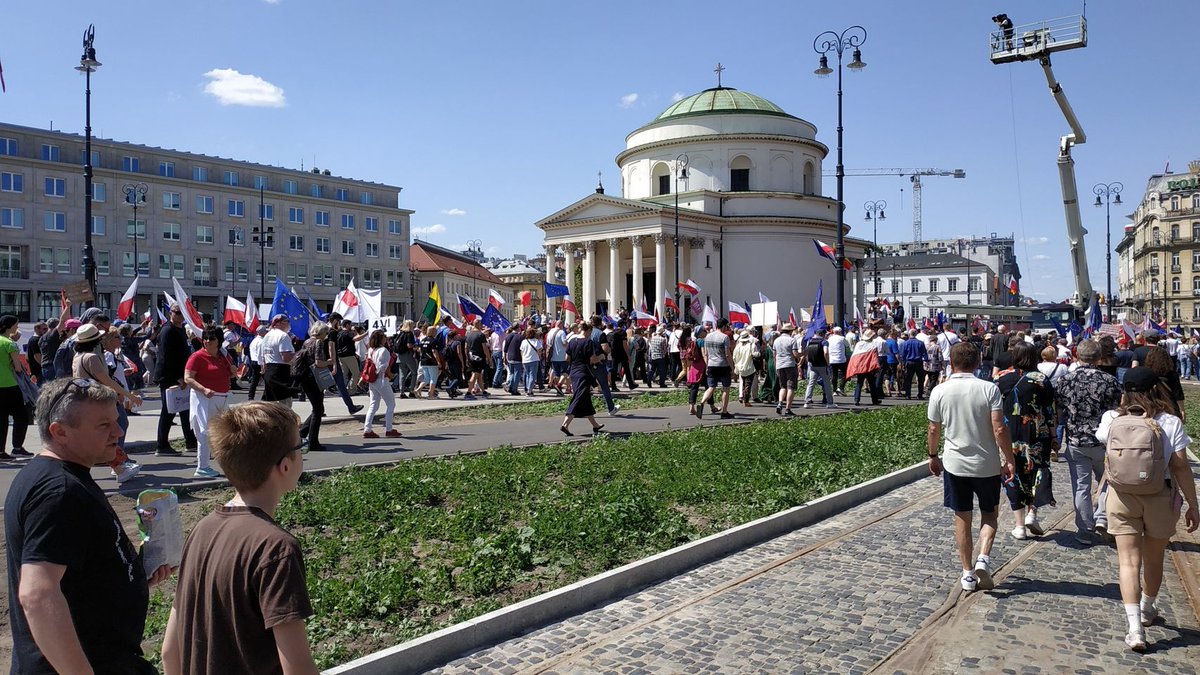 Come mai la manifestazione dell'opposizione del 4 giugno a #Varsavia ha avuto così tanto successo?

Ve lo raccontiamo nel nuovo #VáclavPodcast, per approfondire quanto sta accadendo in #Polonia, #Ungheria, #Cechia e #Slovacchia.

Ascoltatelo qui!
shorturl.at/DOTZ0