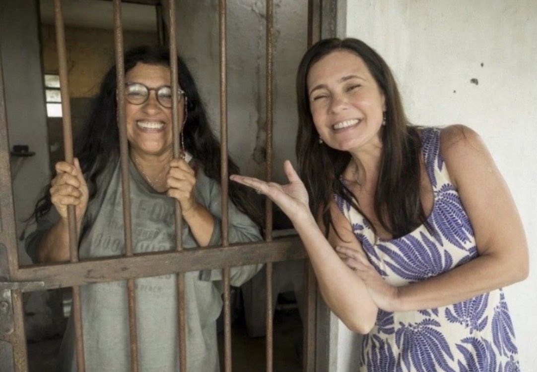 Preceptor tirando foto com o residente de plantão
