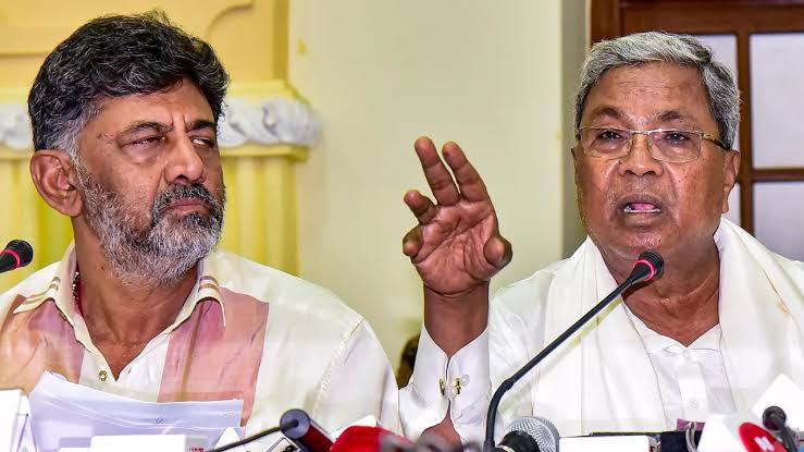 Karnataka CM @siddaramaiah & Deputy @DKShivakumar appeal for financially able citizens to relinquish guarantees & ease government's burden

'By giving up Gruha Jyothi scheme, funds can be redirected towards developmental works'

Will beneficiaries oblige?! 
 #KarnatakaNews