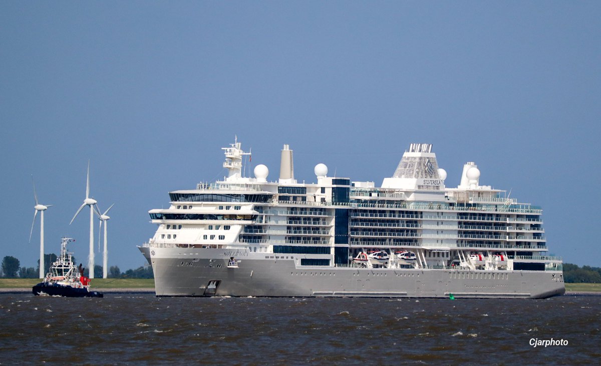 CjarlOtte's tweet image. Silver Nova passeerde Delfzijl, vanuit de #meyerwerft.

#silvernova #cruiseship