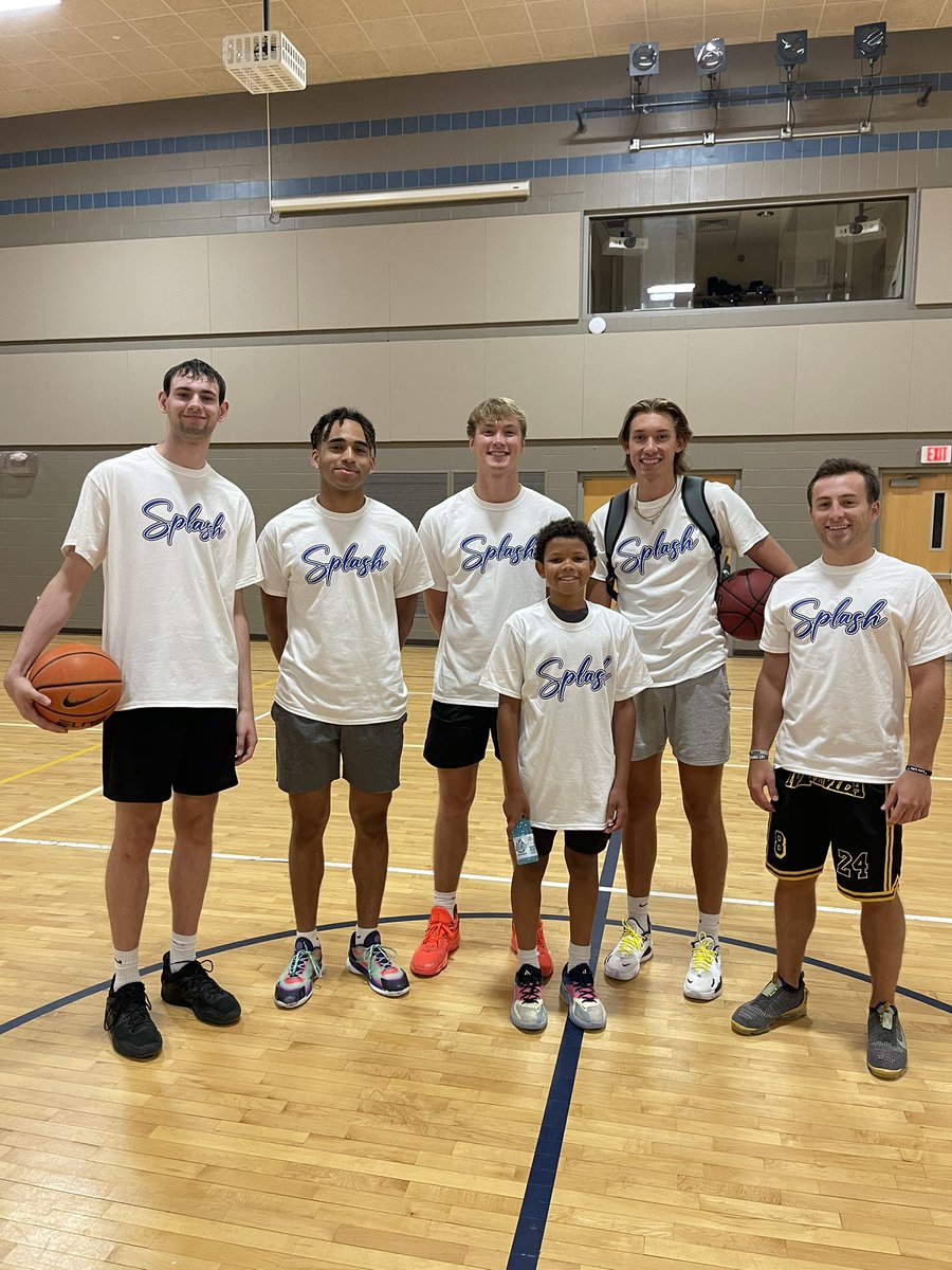 SplashUnited3's tweet photo. Splash United Monday Shooting Competition Champions

💦Drew Woeste, Oakwood
🔥Luke Mastin, Centerville
🏹Max Harold, St. Albert’s
🎯Nick Asinjo, Oakwood

#SplashUnited #Splash https://t.co/8gFHqGDsz0