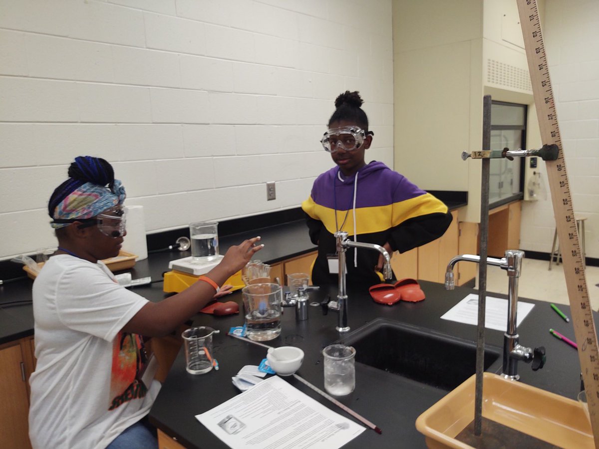 acwscience's tweet photo. Ss exploring chemistry at @HenryCountyBOE Science Discovery Camp 2023!!  @klbsci @CharlenaRaines #SafetyFirst #ChemistryCorner #HCSSummerScienceAcademy #YouBelongInHenry #HenryDiscovers #ScienceInHenry https://t.co/Sqy65h4Scd