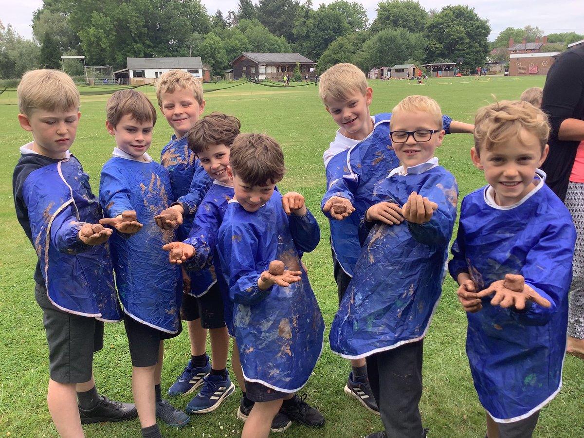 BosburyPrimary's tweet image. Class 3 used their artistic skills today to create 3D leaf cubes. David Attenborough would be impressed at their eco friendly art session. #DavidAttenborough #ecofriendlyart #valuesbasededucation