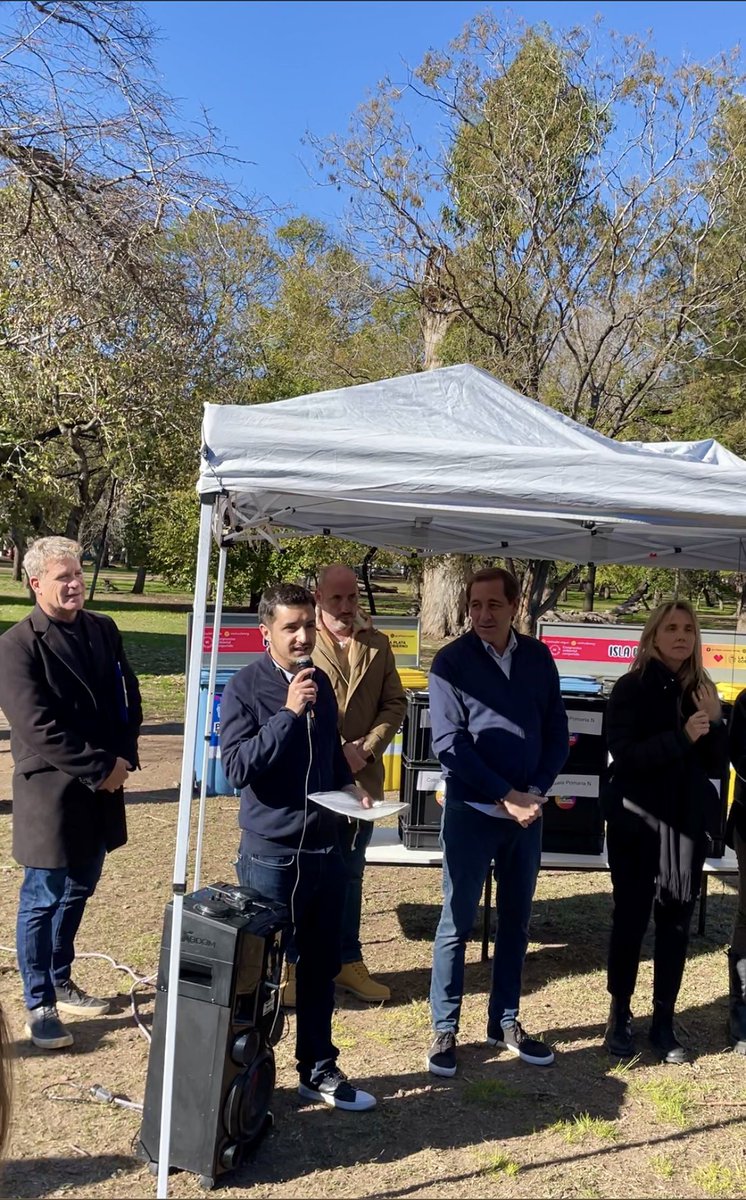 Fedevicu's tweet photo. Hoy en el marco del #DiaMundialdelAmbiente estuvimos junto a  @JulioGarro y @gladys_gonzalez en una jornada de educación ambiental en la que participaron chicos de distintas escuelas de nuestra ciudad https://t.co/Q5PFsMhEmA