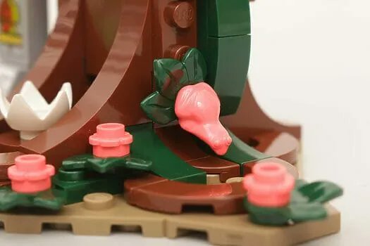 GeekNative's tweet photo. LEGO Jurassic Park 30th anniversary sets contain Easter eggs worth croaking about! https://t.co/qkPct1zzSY #lego #jurassicpark #JurassicPark30thAnniversary #legojurassicpark https://t.co/Eimibd9K46