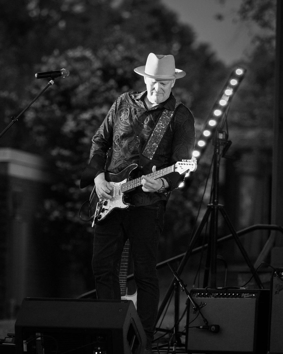 *In the zone*

📷: alshaver_photography on Instagram!
.
#americana #americanamusic #folk #rock #rocknroll #blues #southernrock #radio #rootsmusic #bluesrock #bluesguitar #guitarist #fender #strat #stratocaster #dunlop #ontheroad