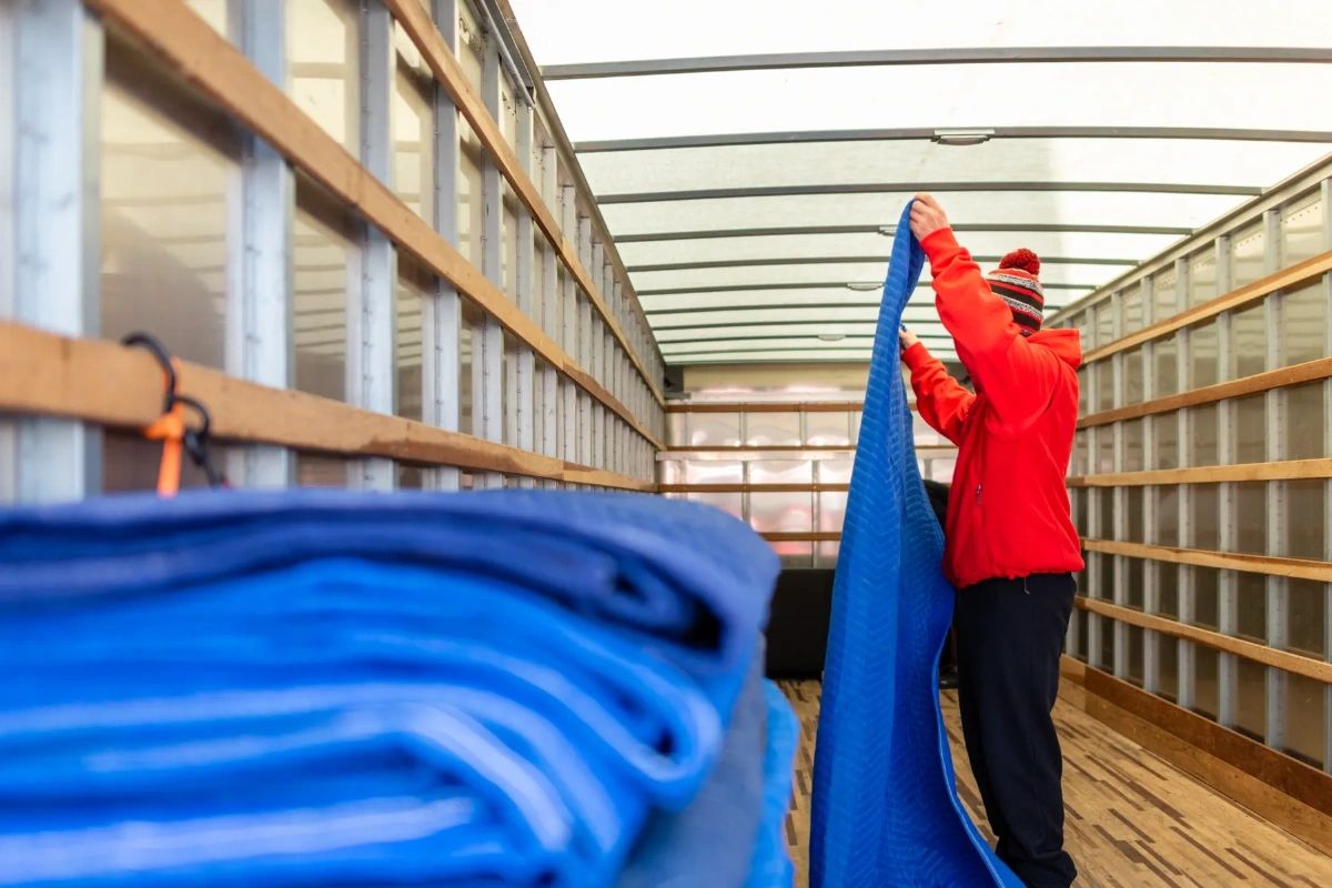 CollegeBoundMov's tweet photo. When it comes to moving, you shouldn't have to settle for anything less than the best. Trust the team at College Bound Movers to treat your items like they're our own! https://t.co/IKHw2SCUUx