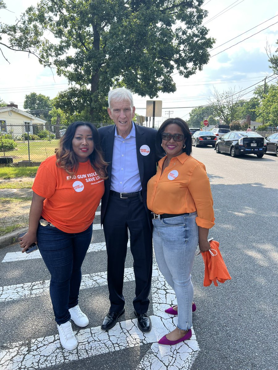 Majority Leader of the Senate of Virginia, Senator @DickSaslaw, Rachelle Hunley and I of @bradybuzz at the Gun Violence Awareness Day Rally hosted by Vice President Kamala Harris @VP 

#wearorange #gunviolenceawarenessmonth #safecommunity #endgunviolence #coalitionbuilding https://t.co/5DoKUKOAPO