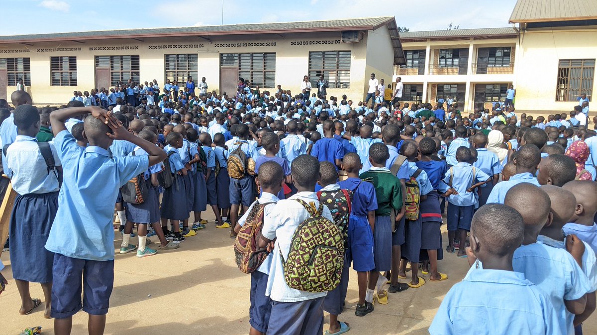 SoniaUmulinga's tweet photo. Today's session took place at GS Kagugu Catholique where we mobilized 5000+ young students in primary level. It revolved around encouraging these young minds to be environmentally  responsible.
To tackle this issue let's include kids  since they  tend to dump plastics all around. https://t.co/woFxWwyFLC