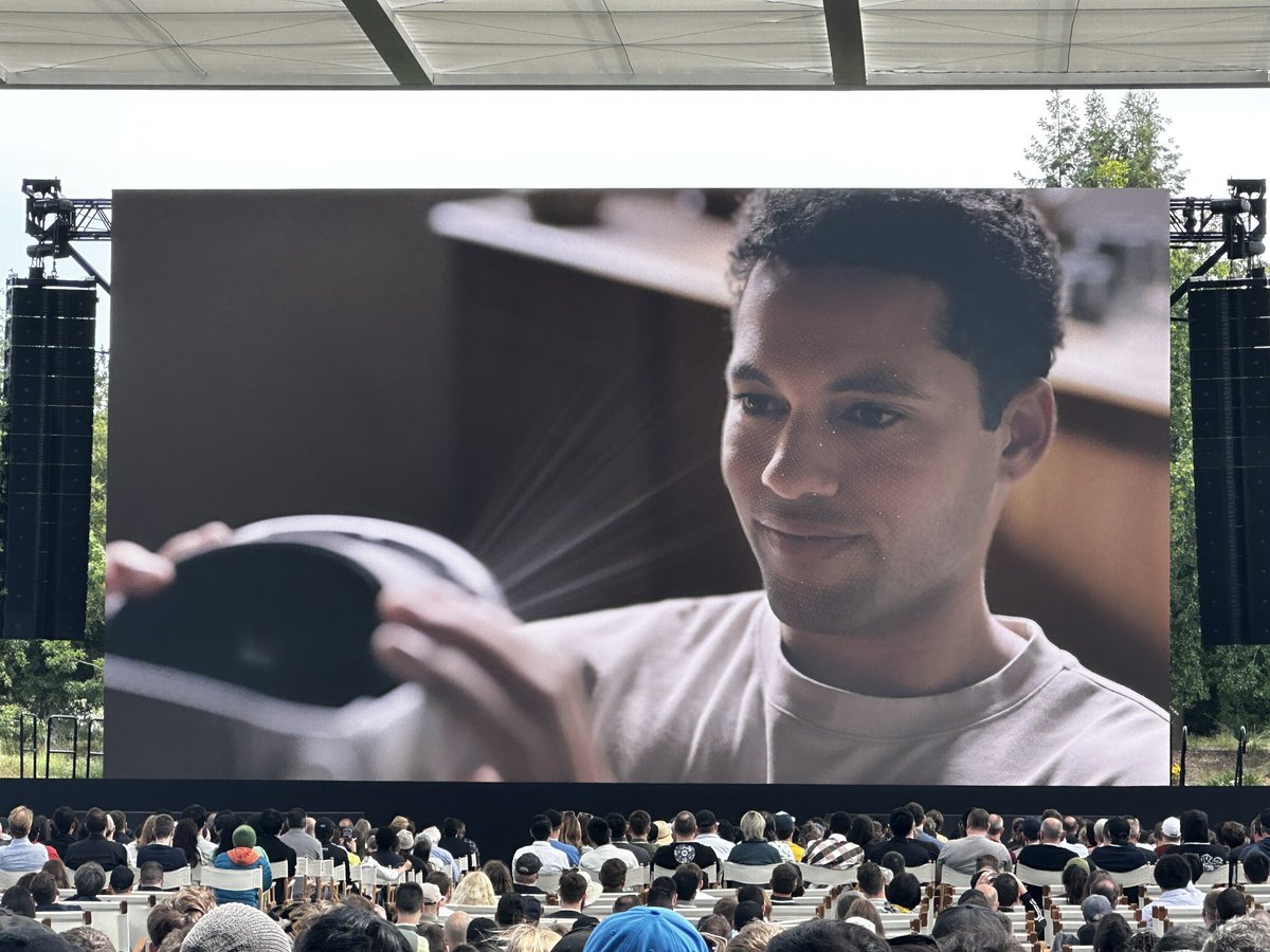 MKBHD's tweet image. For FaceTime you enroll a digital persona and it makes a virtual version of you with face tracking