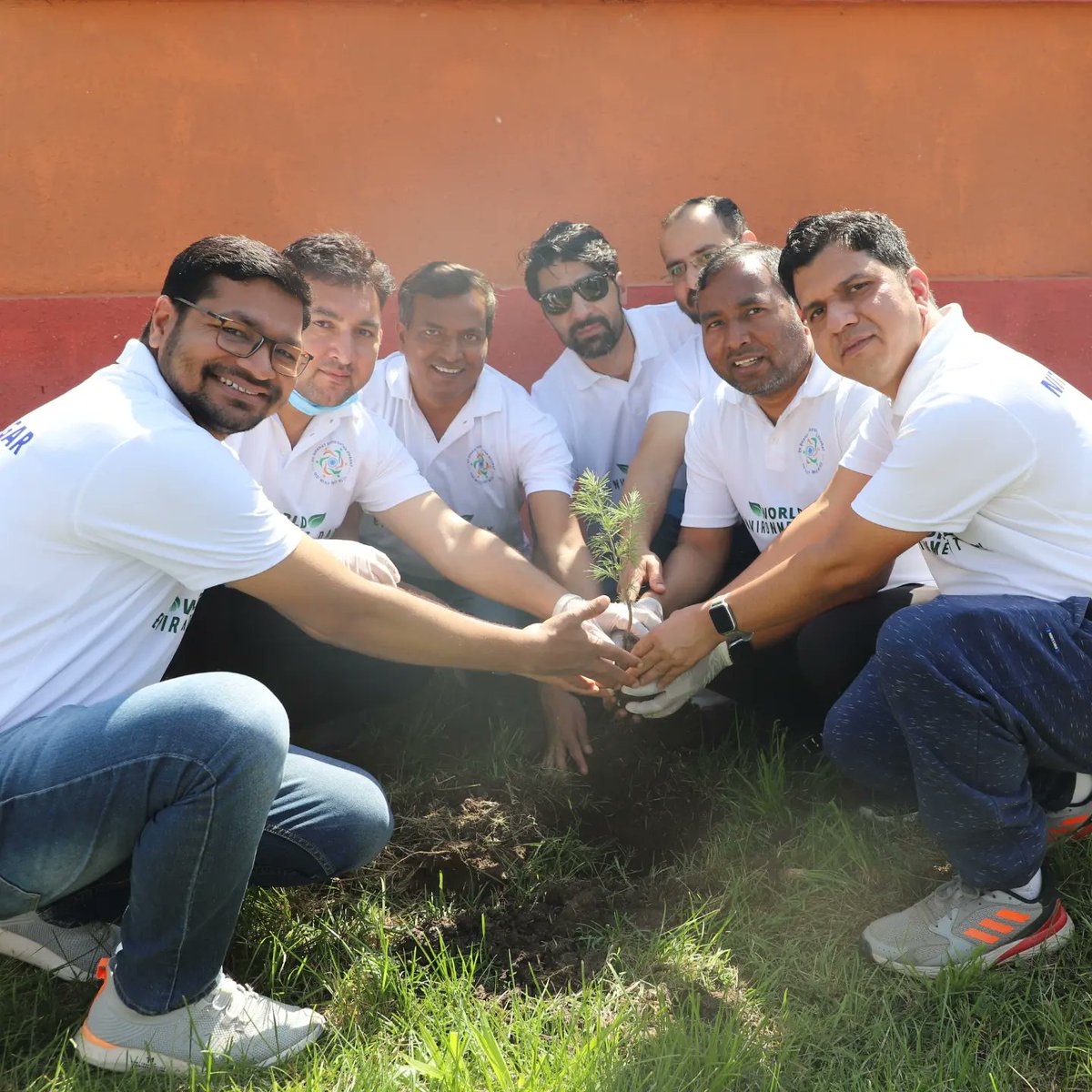 nitsriofficial's tweet photo. On Sunday, cleanliness, plantation drives, and a painting competition was held at NIT Srinagar. 

The event was supervised by the Institute's Registrar Prof. Syed Kaiser Bukhari and HOD Physics Dr MA Shah was also present on the occasion. https://t.co/uEqF82xiHC