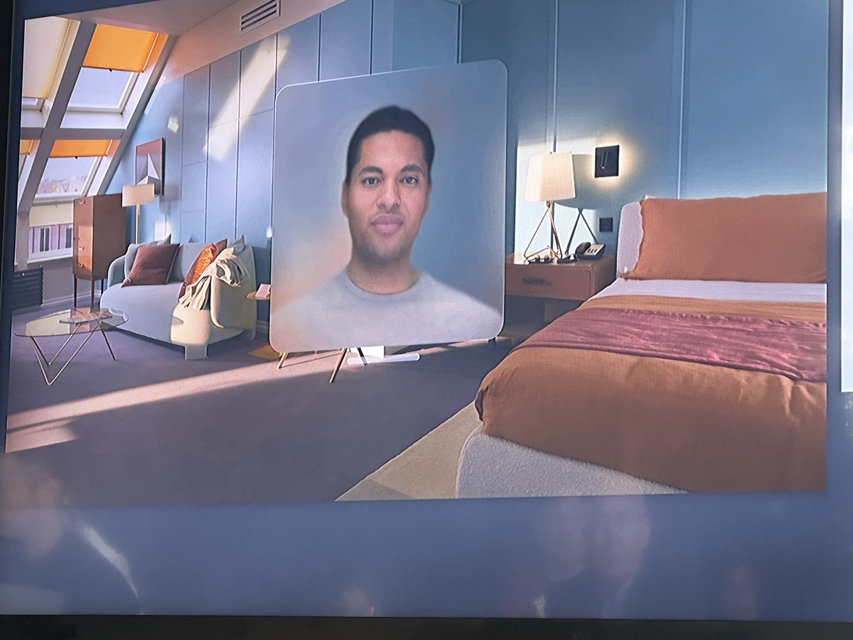 Melinda_DS's tweet photo. On se demandait ce que voyait les participants à un appel video si on a un casque sur la tête: un avatar 3D en mouvement réalisé en amont grâce aux 12 caméras qui font un double virtuel photoréaliste qui s’animera en live selon vos réactions et mouvements des yeux #WWDC23 https://t.co/c2HpckQL7S