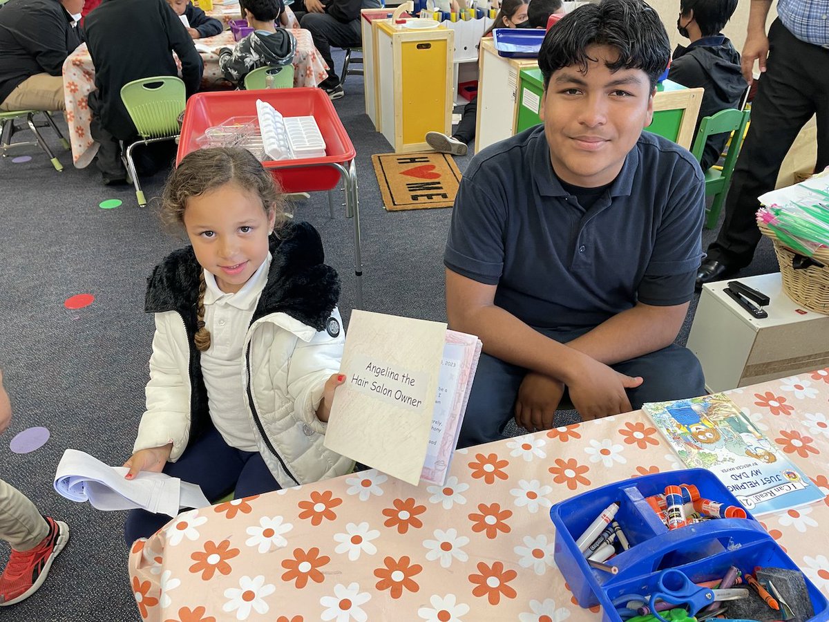 Santa Ana USD (@santaanausd) on Twitter photo 📚🤝Incredible cross-collaboration! <a href="/LathropInterme1/">Lathrop Intermediate</a> Ss recently asked <a href="/franklin_bolts_/">Benjamin Franklin</a> scholars about their dreams & aspirations, then wrote personalized books for them! The Spartans also read the books aloud & gifted them to the TK students.
#WeAreSAUSD #SAUSDBetterTogether 📚🤝Incredible cross-collaboration! <a href="/LathropInterme1/">Lathrop Intermediate</a> Ss recently asked <a href="/franklin_bolts_/">Benjamin Franklin</a> scholars about their dreams & aspirations, then wrote personalized books for them! The Spartans also read the books aloud & gifted them to the TK students.
#WeAreSAUSD #SAUSDBetterTogether