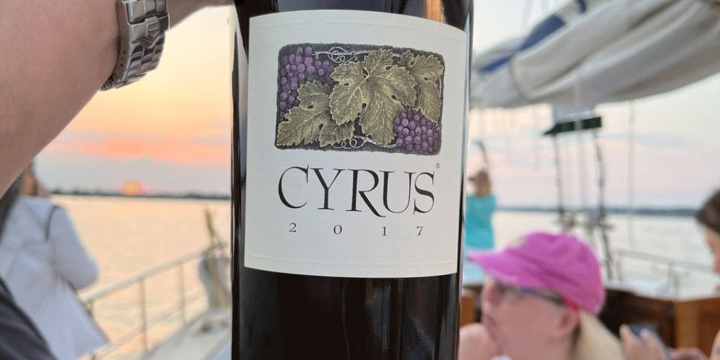 We're often asked: 'when should I open CYRUS?' Our answer: 'anytime you want a great glass of wine.' Guests of the @McNasbys sailed aboard the historic skipjack Wilma Lee and enjoyed CYRUS at sunset in the Chesapeake Bay.  

#sonoma #healdsburg #avvontheroad #cablover
