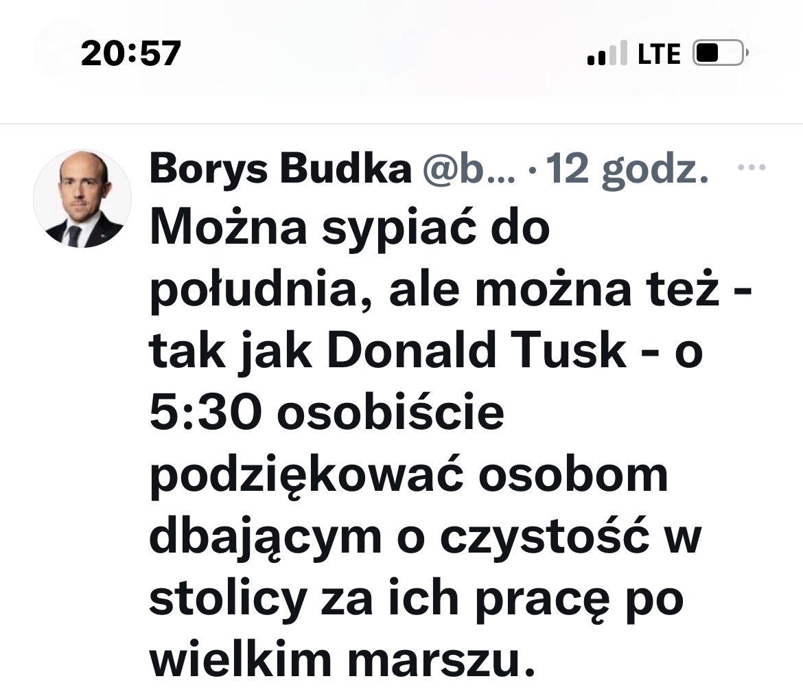 jbrudzinski's tweet photo. Ludzki Pan z pana Borysława i pana Donalda, podziękowali osobom którzy o 5 rano sprzątali ulice Warszawy. Tym samym osobom obaj ci panowi gdy byli u władzy podwyższyli wiek emerytalny do 70 roku życia a stawka godzinowa wynosiła 5 zł.  Zaiste ludzcy Panowie🤷‍♂️ https://t.co/uD8Mg35vkw