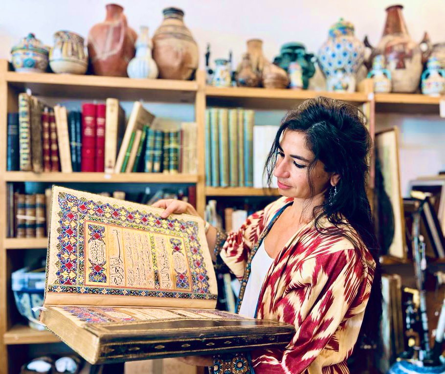 Today at Millon’s auction house, in total admiration in front of this splendid manuscript of the Qur’an, written in Turkey in the early 20th CE. [1/2]