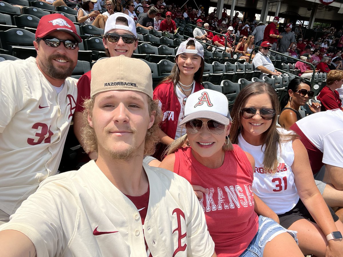 cmallison0811's tweet photo. We wanna be here all day!! Let's go Hogs!! #baumregional #omahogs #letsgohogs #thisisbaseball https://t.co/8k2nPGuqmD