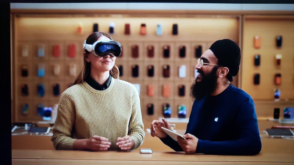 El problema cio de los <a href="/Apple/">Apple</a> #visionPro es de $3.499 😳 disponible para el próximo año