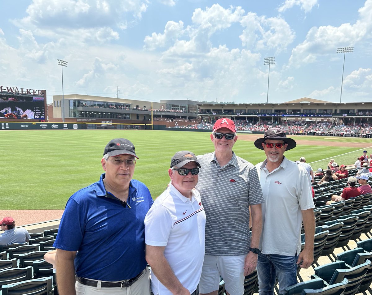 razorhogben's tweet photo. Crew three is through. Crew four is due. Itโs time! #WPS #BaumRegional โฆ@RazorbackBSBโฉ ๐โพ๏ธ๐ https://t.co/jIdc4Nkqhq