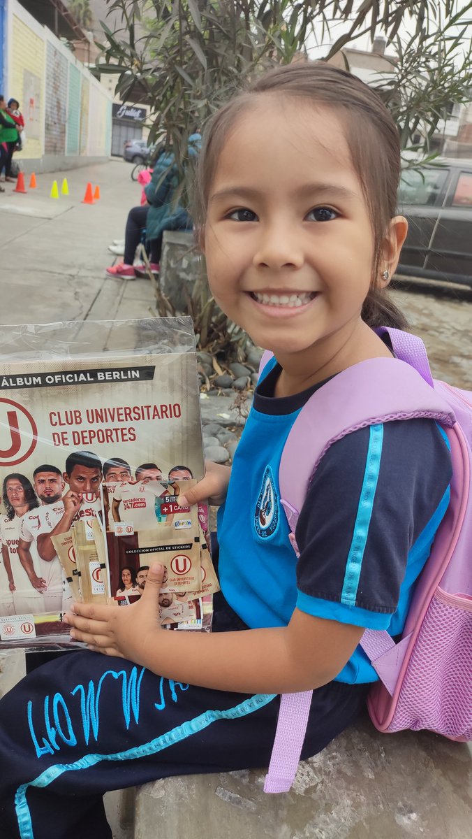 La más feliz, antes de entrar al cole.
#YdaleU @Universitario @editorialberlin