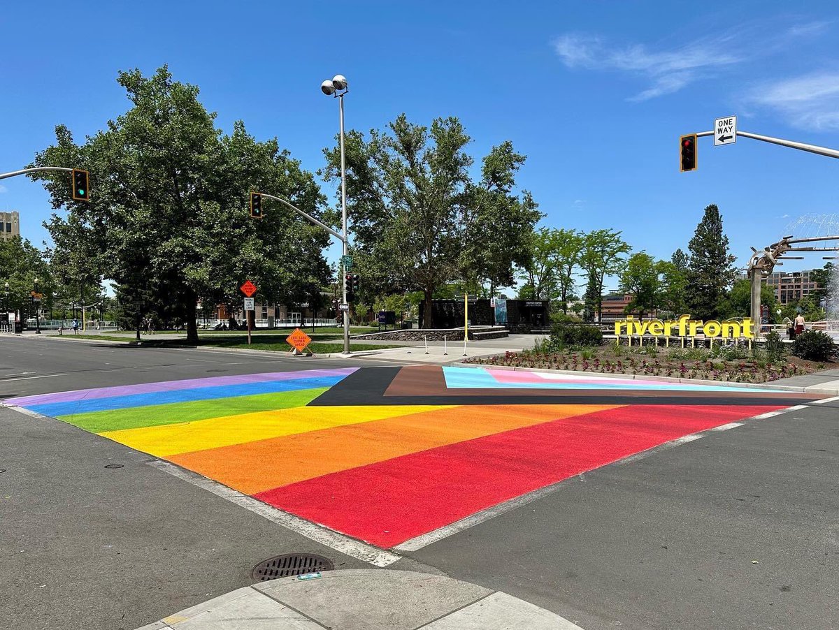 Happy Pride Month! 🏳️‍🌈#MuralMonday #PublicArt #PrideMonth 
#Mural by Tiffany Patterson and friends