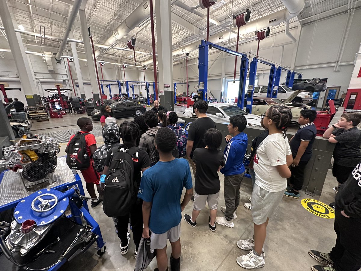 MrDiate's tweet photo. STEM camp is in full swing. We decided to start this year off with a field trip to TCAT. It did not disappoint and the kids loved it. Pt.1 #iTeachLMS #STEM #TCAT https://t.co/3pVlTSHZpE