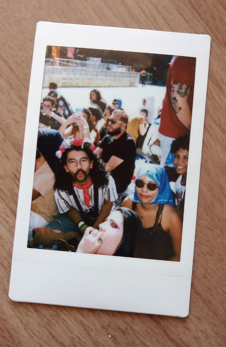 CristineTh4's tweet photo. o melhor dia da minha vida com os melhores da minha vida #mitafestival https://t.co/c1kKnlmMvs