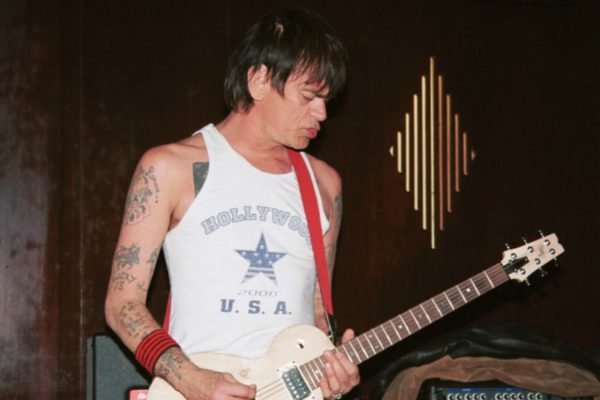 German-American entertainer #DeeDeeRamone died from a heroine overdose #onthisday in 2002. 🎸 #Ramones #singer #trivia #songwriter #bass #guitar #punk #punkrock #music #DeeDeeKing #BlitzkriegBop #HeyHoLetsGo