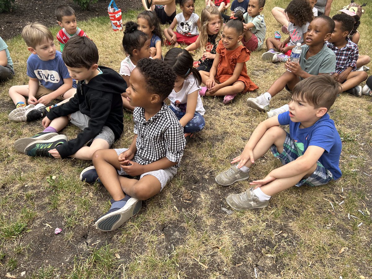 bergeregner's tweet photo. Releasing our butterflies today with @JillPTEACHER’s class too. #weared97 @BearsLongfellow @OakPark97 #pkp https://t.co/A9p8OVWkeq