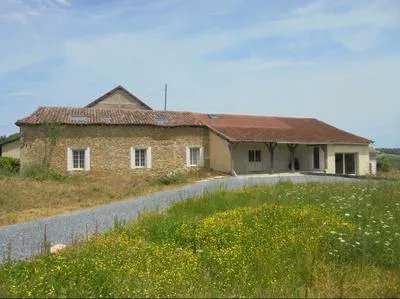 For sale a converted barn Gers 32160 

#France 🇫🇷 #FranceProperty #FrenchProperty 

buff.ly/3MDhVtR